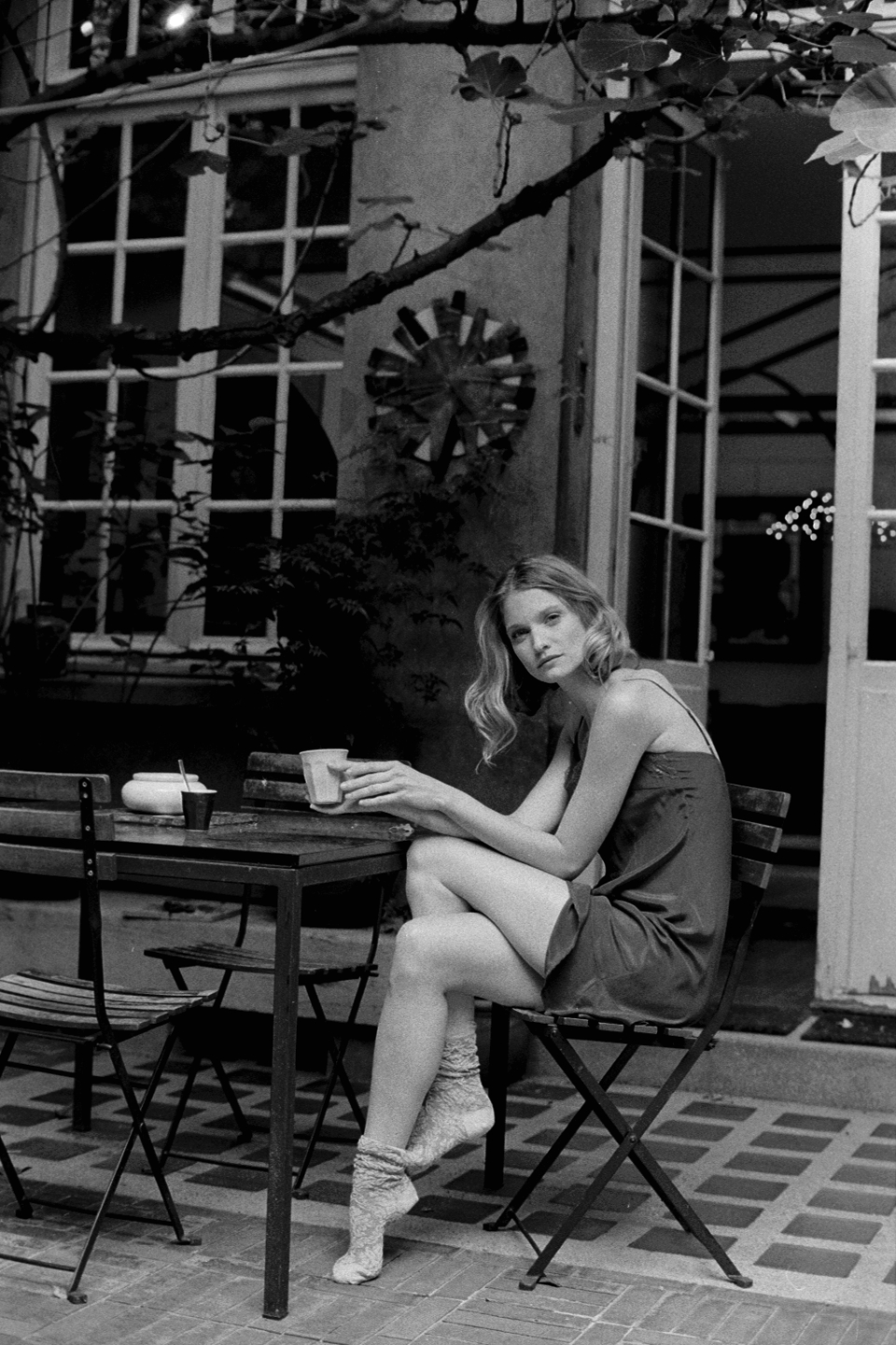 Leslie Masson having morning coffee photographed by Luigi Cassinelli on Ilford HP5+ with Nikon F6
