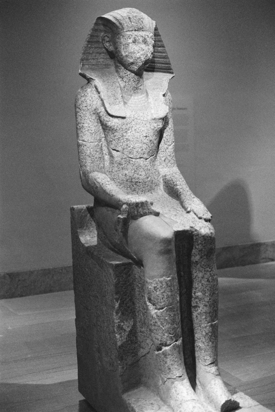ancient egyptian statue of Hatshepsut in the metropolitan museum of art new york